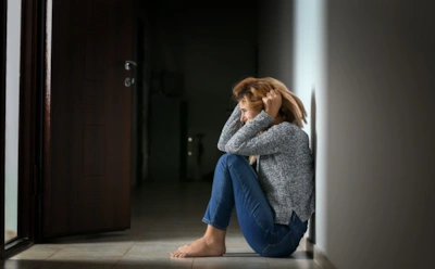 Если тревога постепенно захватывает вашу жизнь: как мозг закрепляет страх и что с этим делать