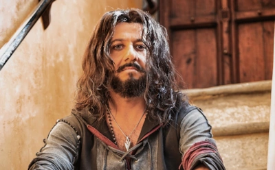 Михаил Галустян стал злодеем и раскрыл тайны Болливуда на премьере "Королек моей любви"