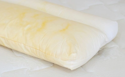 Подушка неприятно пахнет даже после стирки: добавьте одно аптечное средство — и запах исчезнет