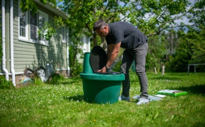 Эти решения упрощают жизнь дачникам: какие туалеты не требуют воды, канализации и частого обслуживания