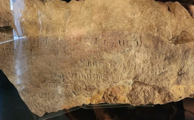 Ученые не справились, а ИИ смог: нейросеть расшифровала текст, который не могли разгадать 200 лет