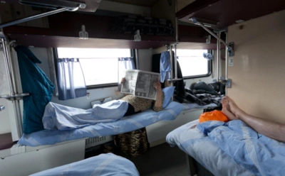 Выбирайте эти места в плацкарте — все будут вам завидовать: какие полки недооценены и чем они удобны