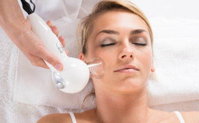 Вакуумный массажер подходит не всем: в каких случаях он помогает, а когда бесполезен