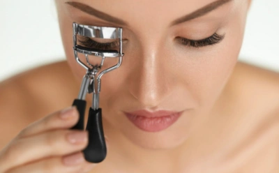 Такие щипцы могут навредить ресницам: где проходит тонкая грань между красивым изгибом и ломкостью