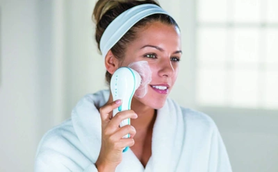 Очищение лица взлетело на новый уровень: стоит ли покупать электрощетку и кому она не подойдет