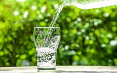 Почему переизбыток воды — это опасно: что происходит с организмом, если вы выпили больше нужного