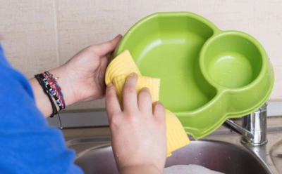 Кошачья миска в посудомойке — стоит ли: при каком условии это допустимо и почему лучше не совмещать