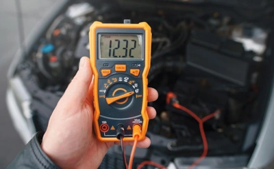 Как быстро проверить запас аккумулятора авто: простой гаражный тест — и нагрузочная вилка не нужна