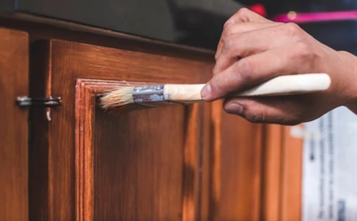 Подарите второй шанс старой кухне: как обновить гарнитур без сложного ремонта и лишних расходов