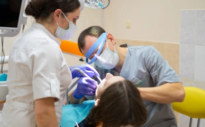 Кариес стали лечить самостоятельно: чем оборачиваются попытки заменить врача готовыми наборами