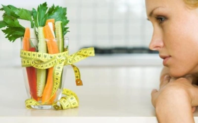 Похудение начинается именно с тарелки: как принцип 50/25/25 помогает есть больше и не набирать лишнее