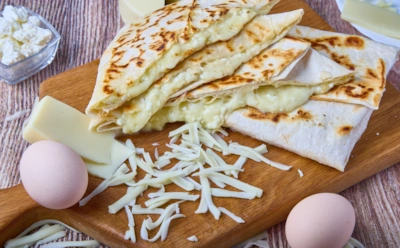 Если хочется хачапури, но времени нет: ленивый рецепт с хрустящей корочкой и тянущейся начинкой