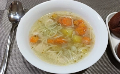 Если вермишель превращает суп в кашу: этот прием предотвратит разваривание — бульон чище слезы