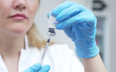 Один укол — и вы перестанете потеть: как ботулотоксин влияет на потоотделение и безопасно ли это