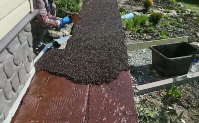 Снимайте старую резину и везите на дачу: как сделать резиновую дорожку, по которой приятно ходить босиком