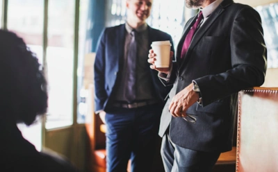 Харизма достается с рождения — это миф: какие привычки делают человека притягательным и как это развить