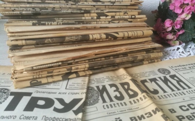 Она скрывалась под советской скатертью: зачем хозяйки подкладывали газету и почему тренд из прошлого возвращается