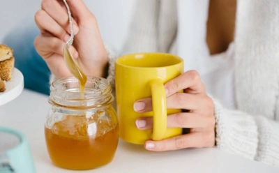 Заблуждения, в которые верят любители мёда: почему он не лечит болезни и может даже навредить