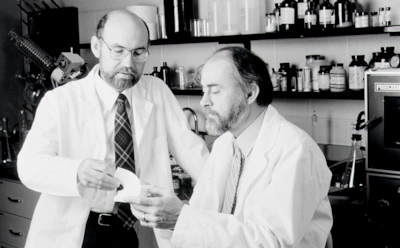 От провала к культовому продукту: почему люди не хотели покупать стикеры и что изменило их мнение