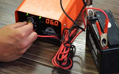 Проверили клеммы — и зря успокоились: чего не хватает аккумулятору после зимы на самом деле