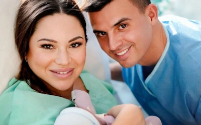 Аист-2026: российские знаменитости, которые стали родителями в этом году