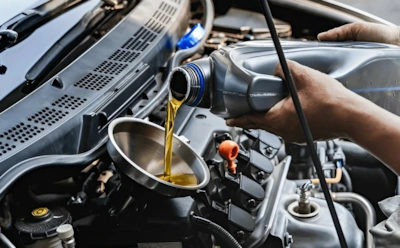 Вечный спор немцев и американцев: интервалы замены масла отличаются в разы — кто ближе к истине