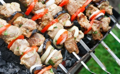 Сколько шашлыка можно без вреда: как тип мяса определяет безопасную порцию и усвояемость