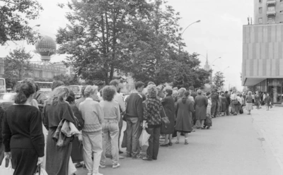 Очередь как важнейший механизм контроля: почему дефицит исчез, а люди продолжают стоять часами