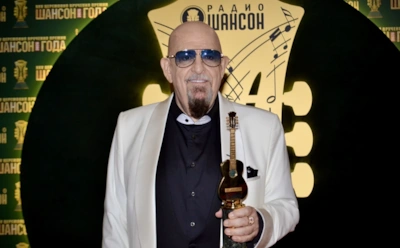 "Шансон года" и побег на острова: Михаил Шуфутинский отмечает пополнение в семье