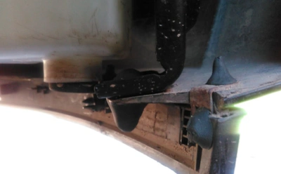 Если после зимы болты прикипели намертво: как защитить резьбу от ржавчины при помощи пластилина