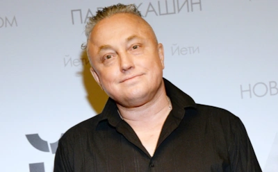 Стриптиз, пьянство и проколотые шины: звезда 90-х Павел Кашин устроил вертеп в центре Москвы