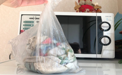 Даже застиранные футболки преобразятся: этот способ с содой и микроволновкой спасет старые белые вещи