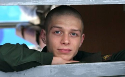 Дембель неизбежен: звезда "Сватов" Николай Добрынин приехал встречать Глеба Калюжного из армии