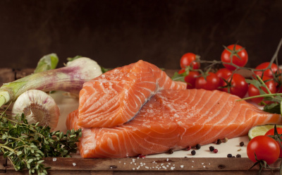 Этот рецепт красной рыбы в разы вкуснее магазинной: как засолить филе и не испортить нежную текстуру