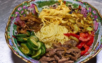 В жару готовлю этот суп и обязательно остужаю: куксу насыщает лучше окрошки и не надоедает
