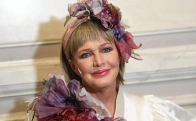Елена Проклова после свадьбы стала затворницей в горах и пишет иконы: видит мужа только на спектаклях