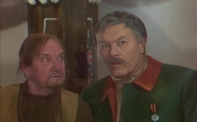 Кутейкин (Аркадий Смирнов) и Цыфиркин (Евгений Буренков) в телеспектакле «Недоросль»