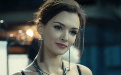 Паулина Андреева в образе Есени в сериале «Метод»