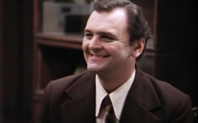 Юрий Яковлев в образе Ипполита в фильме «Ирония судьбы, или С легким паром!»