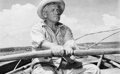 Спенсер Трейси в образе старика Сантьяго в фильме «Старик и море»