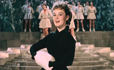 Людмила Гурченко в образе Леночки Крыловой в музыкальном фильме «Карнавальная ночь»