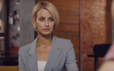 Алена Коломина в образе Ольги Барковской в фильме «Загадка Цезаря»