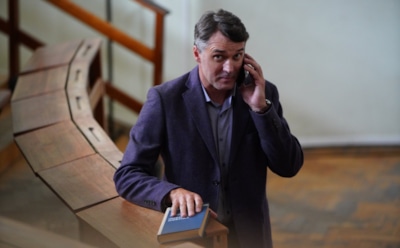 Павел Трубинер в образе Евгения Островского в сериале «Медиум»