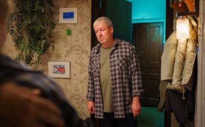 Александр Робак в образе Игната в сериале «Киберпапа»