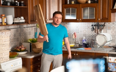 Борис Дергачев в образе Сергея в сериале «Семейка»