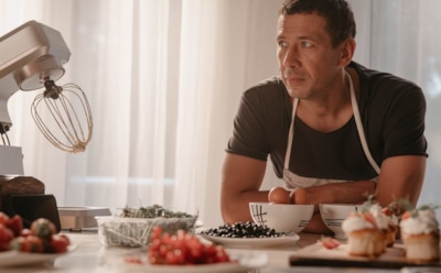 Андрей Мерзликин в образе Бориса в сериале «И снова здравствуйте!»Андрей Мерзликин в образе Бориса в сериале «И снова здравствуйте!»