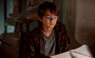 Петр Натаров в образе Валерки в серале «Пищеблок»