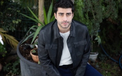 Догукан Гюнгер в образе Фатиха в сериале «Клюквенный щербет»