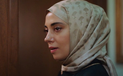 Джерен Каракоч в образе Нурсемы в сериале «Клюквенный щербет»