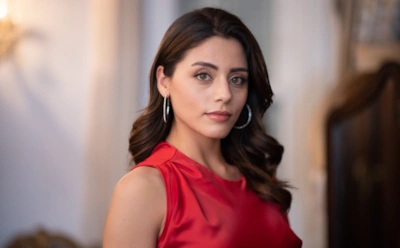 Сыла Тюркоглу в образе Доги в сериале «Клюквенный щербет»